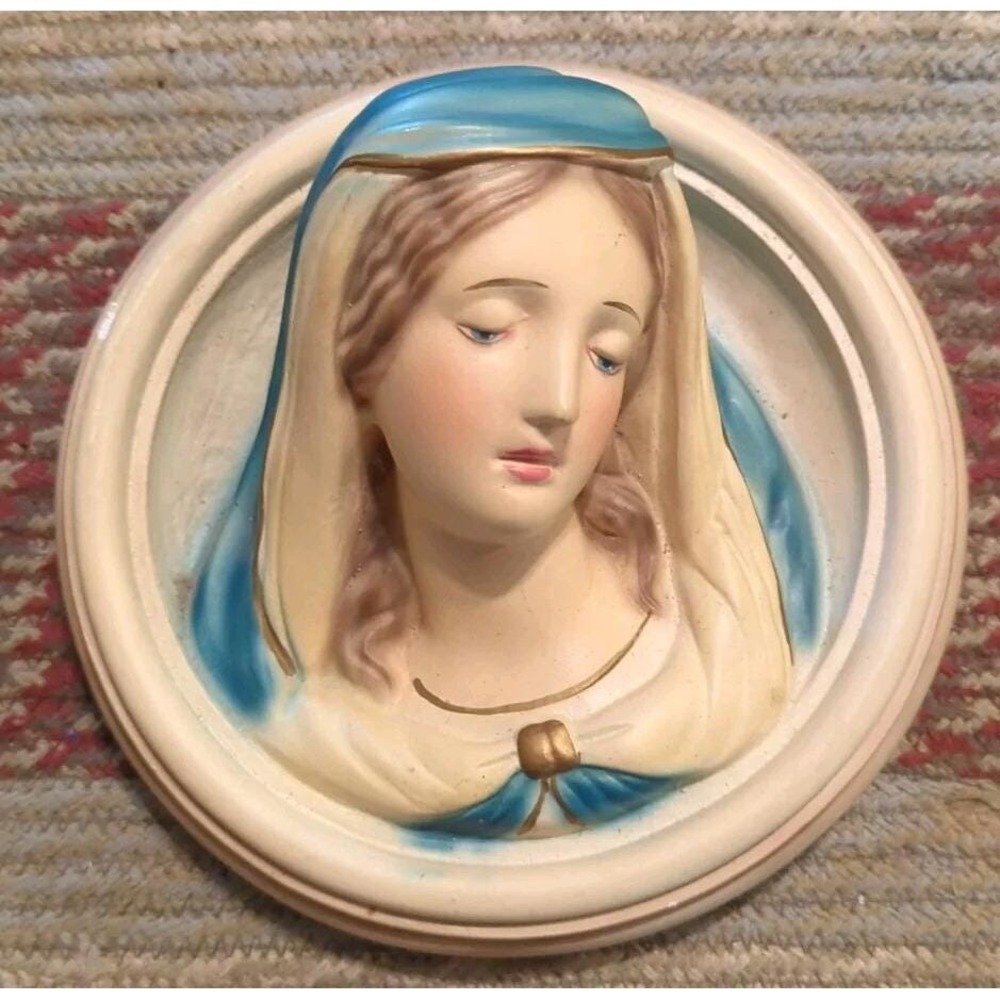 Vintage Mother Mary Religious Roman Hand Painted Chalkware 6.5 Round Wall Plaque